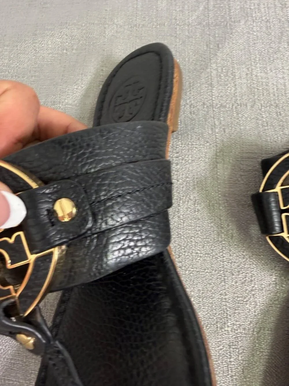 Tory Burch Miller Black Leather Thong Sandals Size 6M Gold Logo Accent